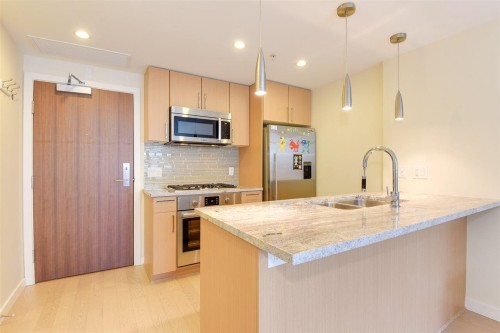 319-38 1st Avenue W Vancouver, BC V5Y 0K3