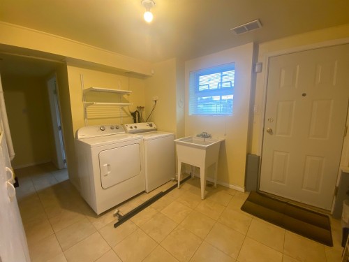 7635 10Th Avenue, Burnaby, BC 