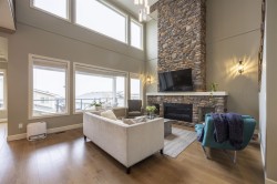 1407 Strawline Hill Street  Coquitlam, BC V3E 0L5