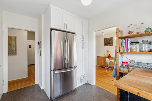 415 26Th Street W, North Vancouver, BC 