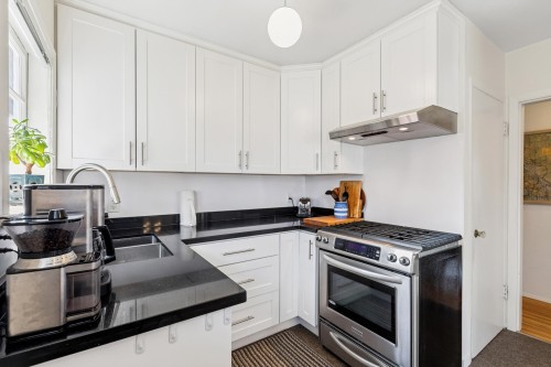 415 26Th Street W, North Vancouver, BC 