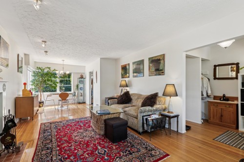 415 26Th Street W, North Vancouver, BC 