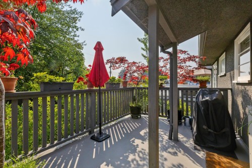 415 26Th Street W, North Vancouver, BC 