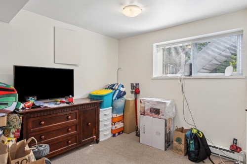 415 26Th Street W, North Vancouver, BC 