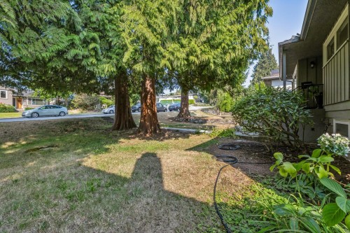 415 26Th Street W, North Vancouver, BC 