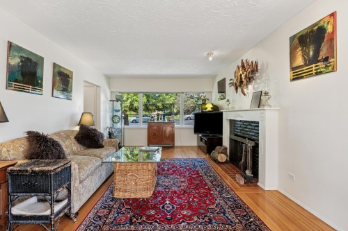 415 26Th Street W, North Vancouver, BC 