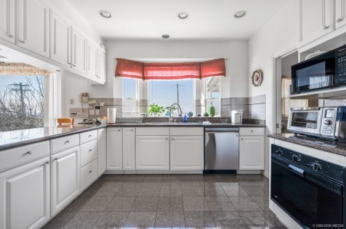 2154 Burquitlam Drive, Vancouver, BC 