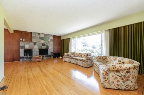 945 Lillian Street, Coquitlam, BC 