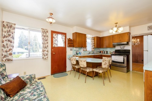 945 Lillian Street, Coquitlam, BC 