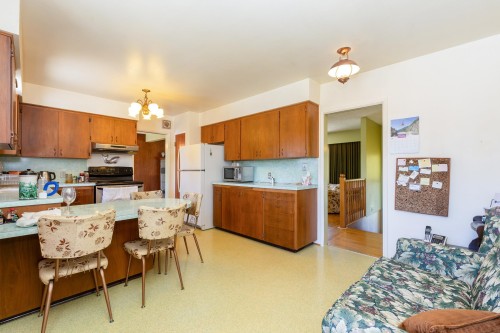 945 Lillian Street, Coquitlam, BC 