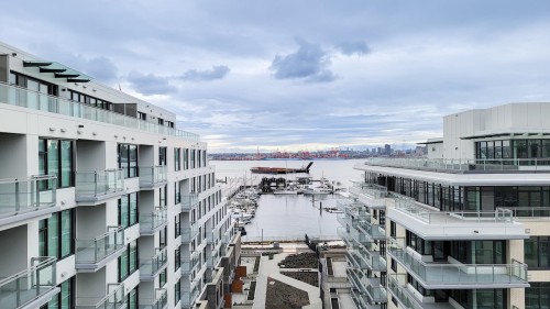 327-755 Harbourside Drive  North Vancouver, BC V7P 0G1