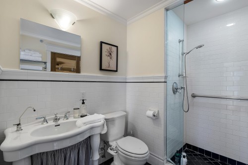 33 6Th Avenue E, Vancouver, BC 