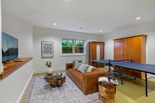 33 6Th Avenue E, Vancouver, BC 