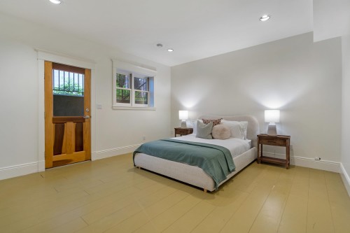 33 6Th Avenue E, Vancouver, BC 