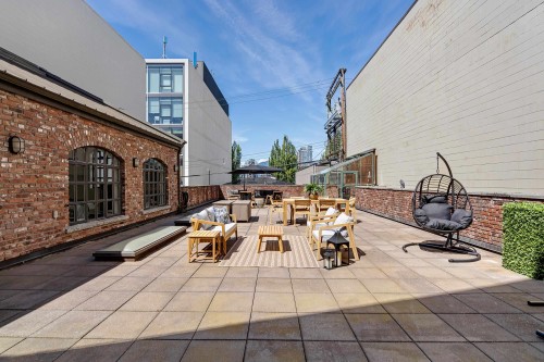 33 6Th Avenue E, Vancouver, BC 