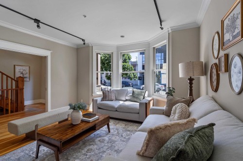 33 6Th Avenue E, Vancouver, BC 