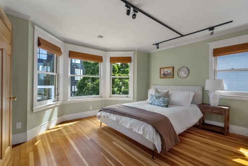 33 6Th Avenue E, Vancouver, BC 