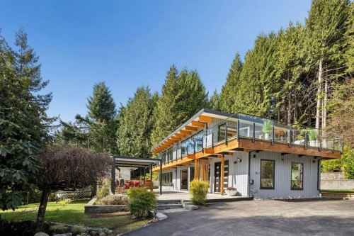 589 St Giles Road  West Vancouver, BC V7S 1L7