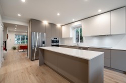 359 13th Street E North Vancouver, BC V7L 2L8