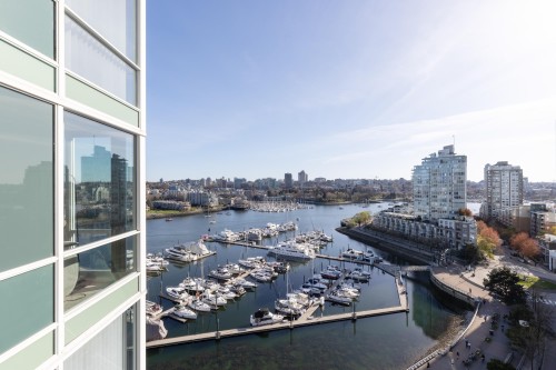 1703-1077 Marinaside Crescent, Vancouver, BC 