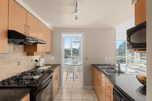 1703-1077 Marinaside Crescent, Vancouver, BC 