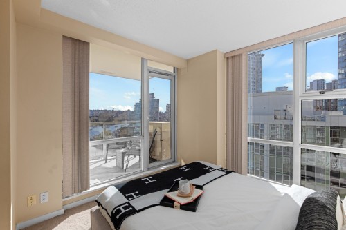 1703-1077 Marinaside Crescent, Vancouver, BC 