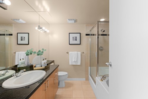 1703-1077 Marinaside Crescent, Vancouver, BC 