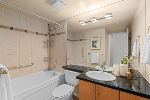1703-1077 Marinaside Crescent, Vancouver, BC 