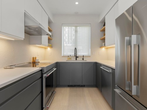 1065 Pender Street E, Vancouver, BC 