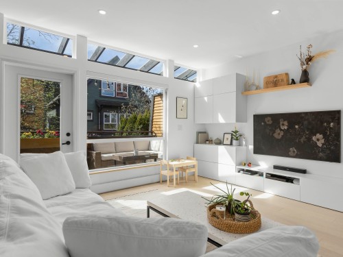 1065 Pender Street E, Vancouver, BC 