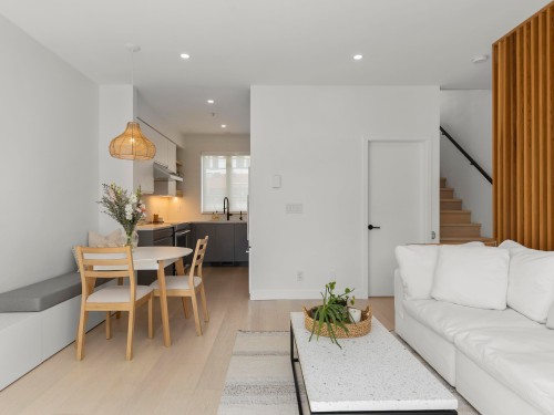 1065 Pender Street E, Vancouver, BC 