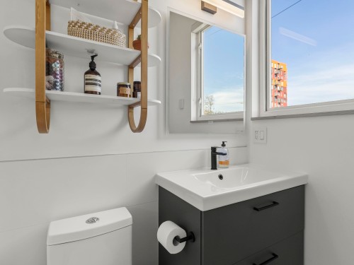 1065 Pender Street E, Vancouver, BC 