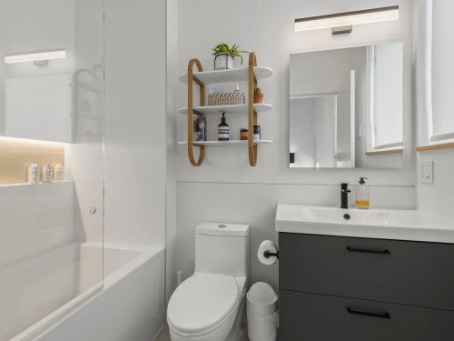 1065 Pender Street E, Vancouver, BC 