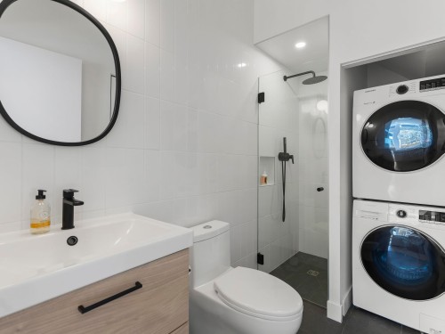 1065 Pender Street E, Vancouver, BC 