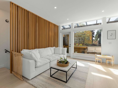 1065 Pender Street E, Vancouver, BC 