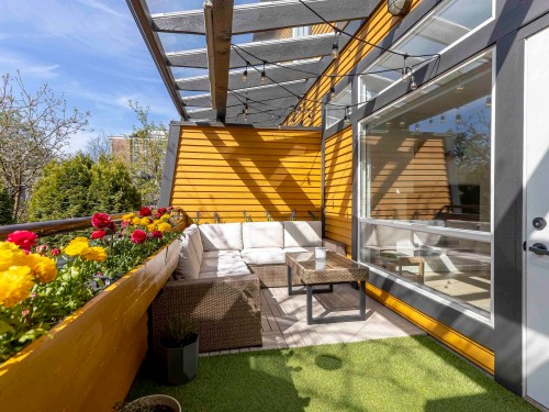 1065 Pender Street E, Vancouver, BC 