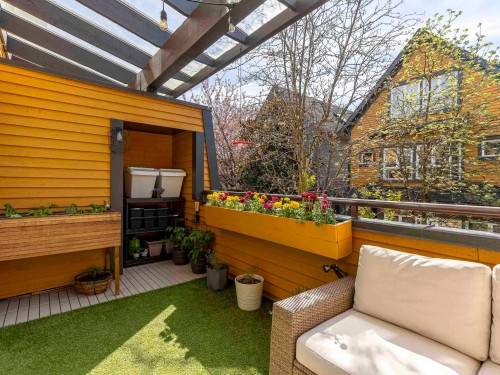 1065 Pender Street E, Vancouver, BC 