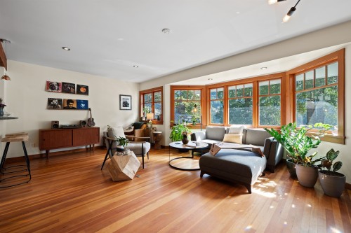 6524 Wellington Avenue, West Vancouver, BC 