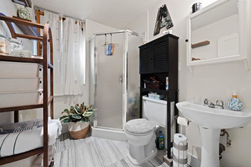 6524 Wellington Avenue, West Vancouver, BC 
