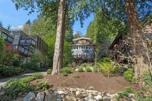 6524 Wellington Avenue, West Vancouver, BC 