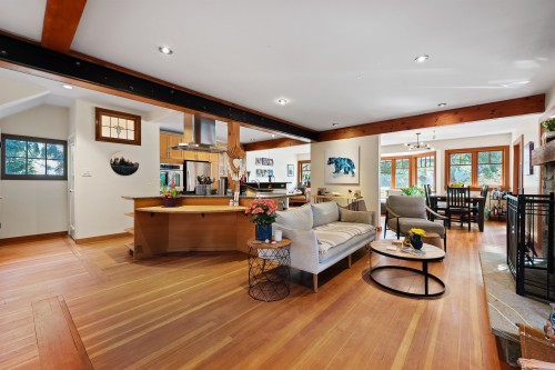 6524 Wellington Avenue, West Vancouver, BC 