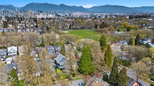 905 23 Avenue W, Vancouver, BC 