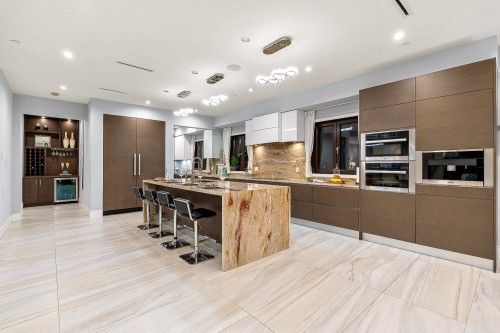 2052 Inglewood Avenue, West Vancouver, BC 