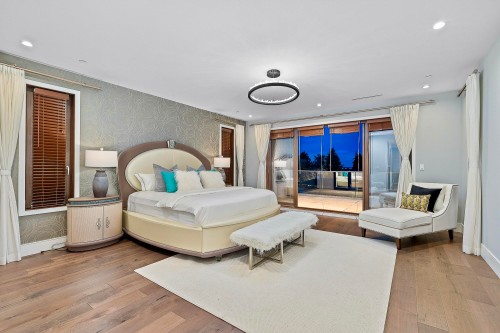2052 Inglewood Avenue, West Vancouver, BC 