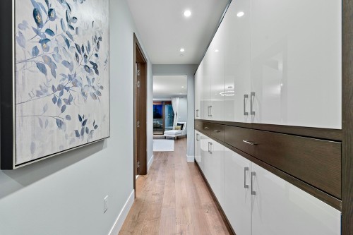2052 Inglewood Avenue, West Vancouver, BC 