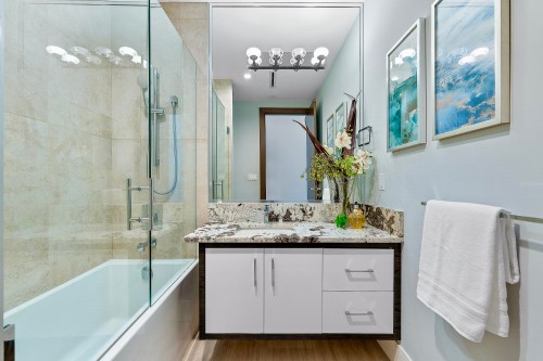 2052 Inglewood Avenue, West Vancouver, BC 