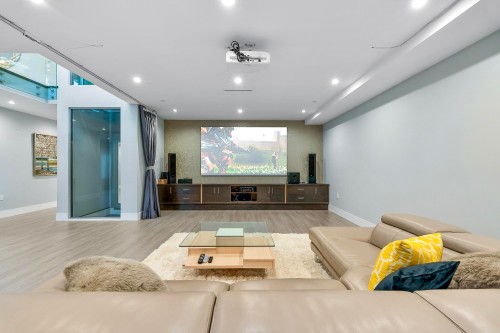 2052 Inglewood Avenue, West Vancouver, BC 