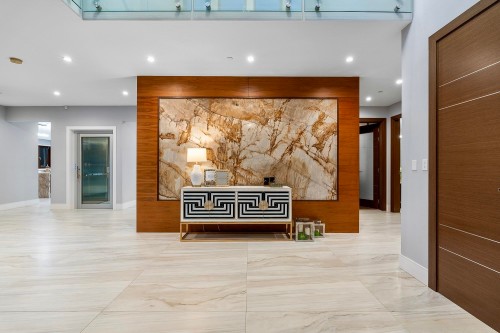 2052 Inglewood Avenue, West Vancouver, BC 