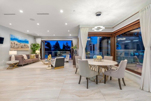 2052 Inglewood Avenue, West Vancouver, BC 