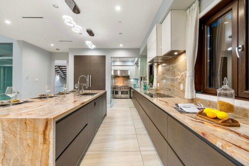 2052 Inglewood Avenue, West Vancouver, BC 